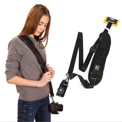 A alça lateral de ombro para câmeras fotográficas dslr lorben com parafuso 1/4" e sistema quick strap é ideal para facilitar o transporte de equipamen