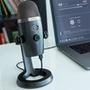 O Yeti Nano é um microfone condensador USB premium projetado para produção de podcasts, vídeos do YouTube, game streaming, chamadas pelo Skype e locuç