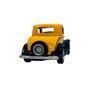 Miniatura Colecionável Ford 3-Window Coupe 1932 Amarelo 1/34 Kinsmart   Em 1932 o velho Henry Ford teve que mudar seu produto, mais uma vez. Mudar, pa