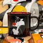 Caneca De Porcelana Gato Frajola 380ml Urban Leve para sua casa essa caneca original do Frajola, e deixe o ambiente muito mais divertido, com seu bom 