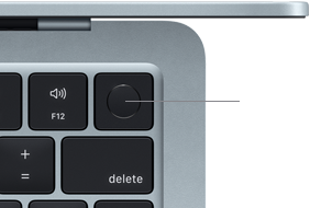 Mostrando o canto superior direito de um teclado do MacBook Air azul-céu para destacar o botão Touch ID.